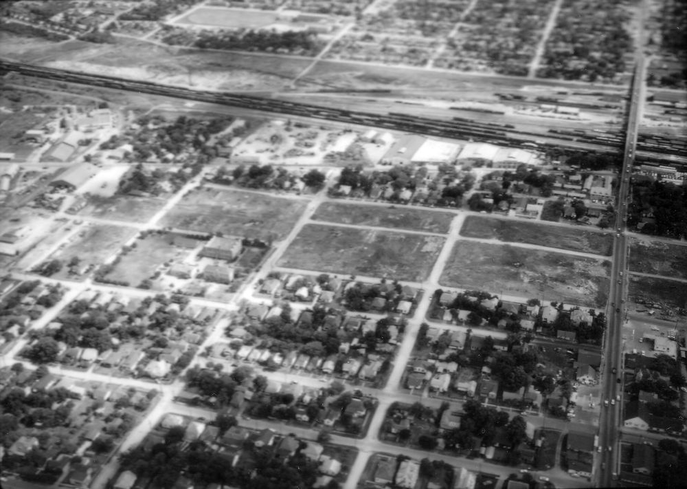 I-35N-at-N-New-Braunfels-looking-SSE-1959