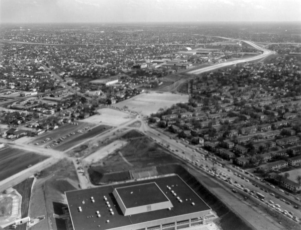 I-37-at-Cesar-Chavez-looking-SE-1968